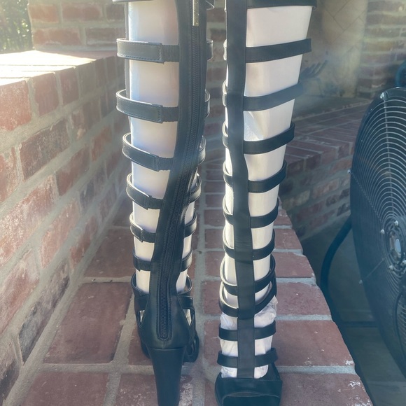 NIB Black gladiator sandals with heel - Picture 5 of 5